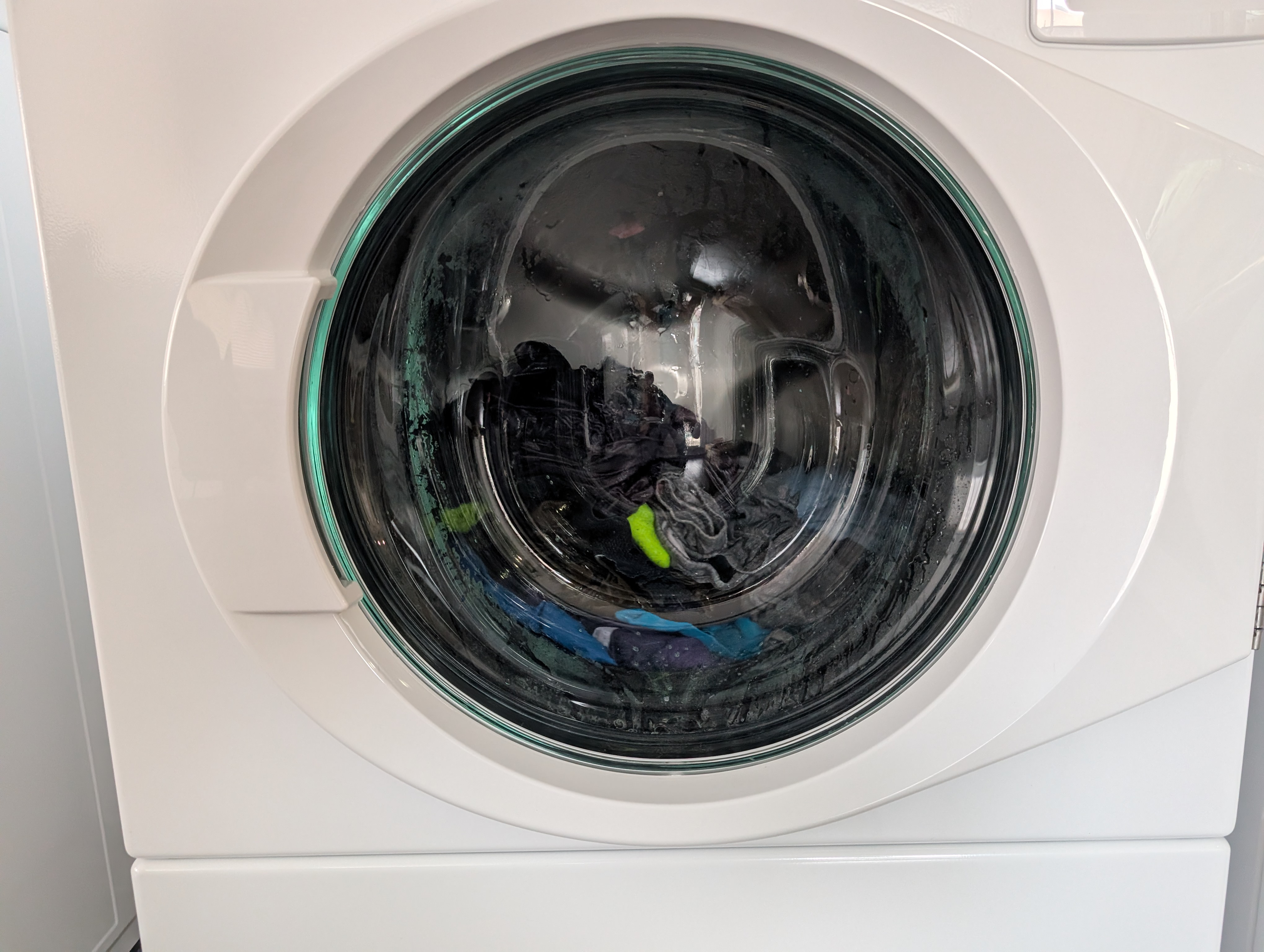 Washing Machine With Clothes (1)